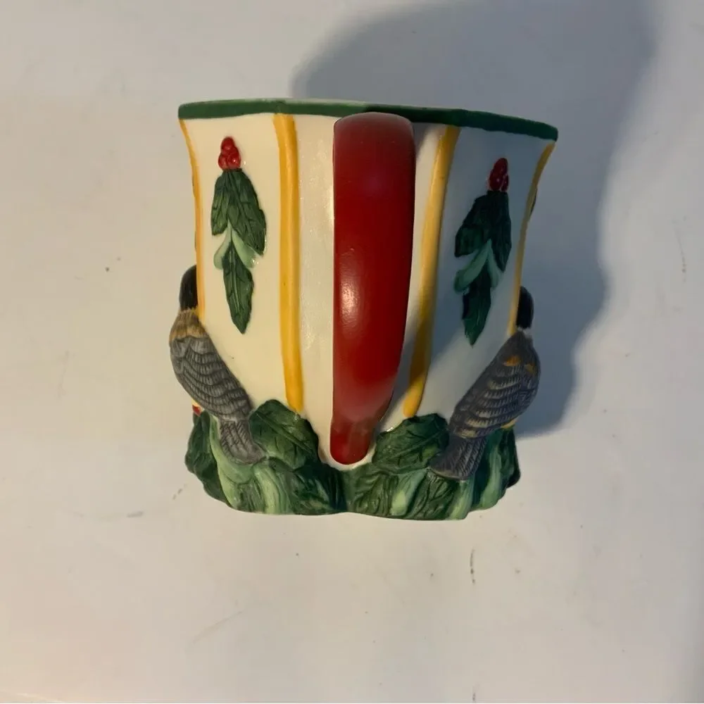 Lenox WINTER GREETINGS EVERY DAY Sculpted Creamer 8 Ounce GREAT CONDITION